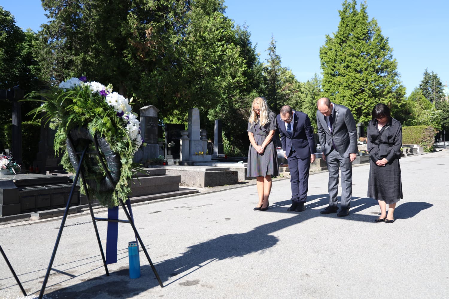 Grad Zagreb je Dan državnosti i Dan branitelja grada Zagreba obilježio odavanjem počasti, prijemom za ratne zapovjednike i svečanom akademijom